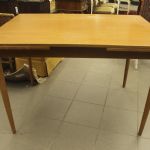 751 7492 DINING TABLE
